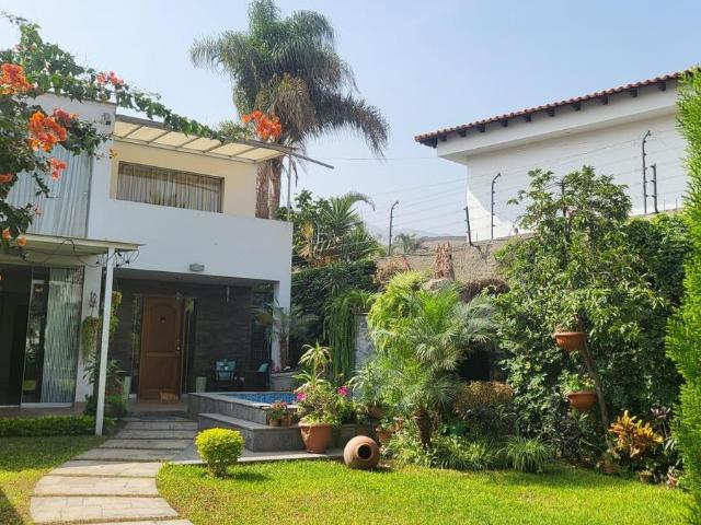 ¡Venta De Hermosa Casa En Sol De La Molina!