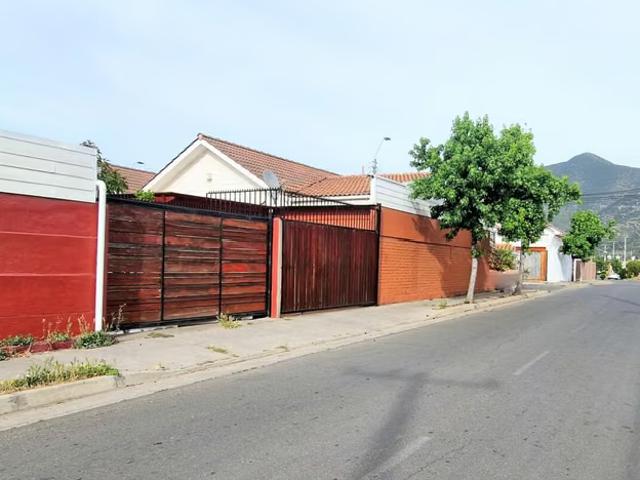 Venta de hermosa casa esquina en paradero 14 La Cruz, Quillota. 148 M$. 3 dormitorios por 148000. 00 en La Cruz