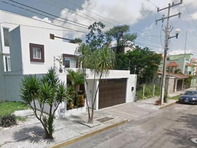 VENTA DE HERMOSA CASA UBICADA EN CANCUN, QUINTANA ROO!