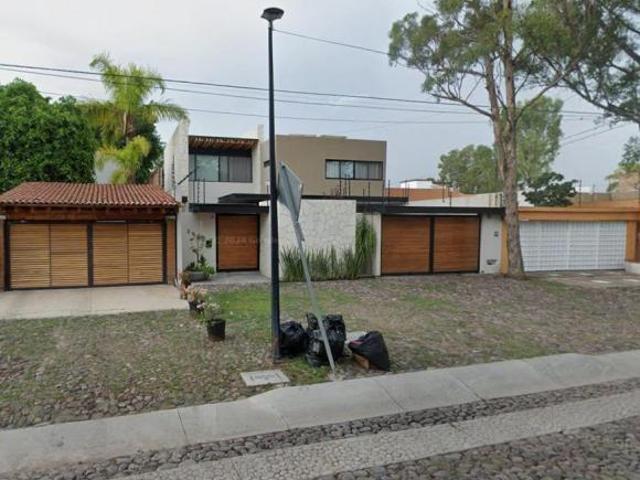 VENTA DE HERMOSA CASA UBICADA EN JURIDICA, SANTIAGO DE QUERETARO, QUERETARO