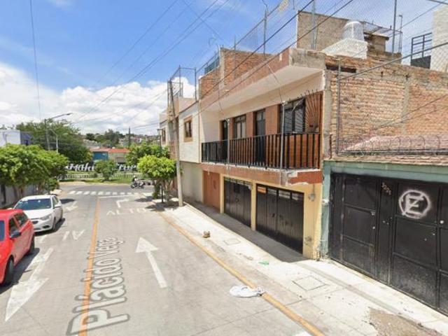 VENTA DE HERMOSA CASA UBICADA EN SAN JOSE RIO VERDE, GUADALAJARA, JALSICO