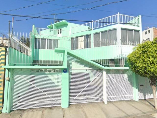 Venta de Hermosa propiedad a 1 minuto de Metro Aculco
