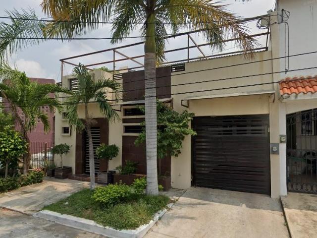 Venta de hermosa propiedad a 5 minutos de Galer?as Tabasco