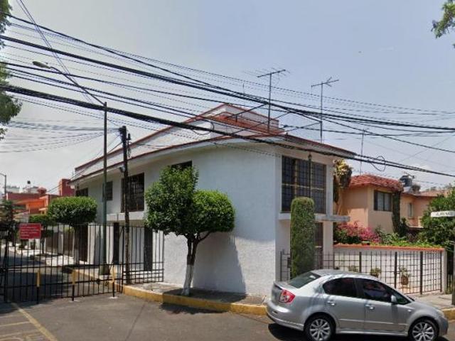 VENTA DE HERMOSA Y AMPLIA CASA EN XOCHIMILCO CDMX