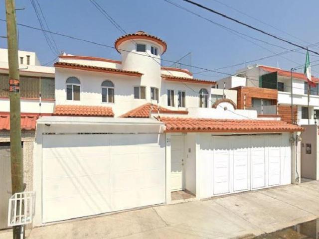 Venta de Hermosa y muy grande propiedad en Col?n Echegaray