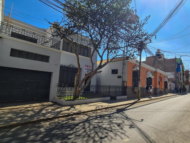 Venta De Inmueble Ideal Para Proyecto Hotelero, Clínico O Corporativo – 800 M² Construidos En La Calle Bolivar Centro Historico De Ica