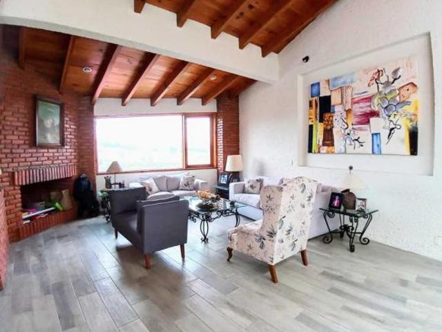 VENTA DE INCREÍBLE CASA EN LOMAS DE LAS ÁGUILAS