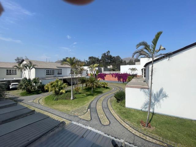 Venta de linda casa en condominio cerca a la universidad de Lima Santiago de Surco