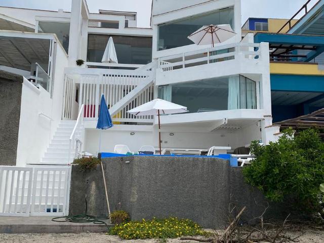 Venta de linda casa en Pulpos frente al mar