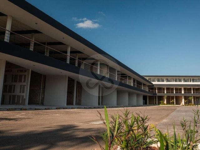 Venta de local comercial de 2 plantas con estacionamiento