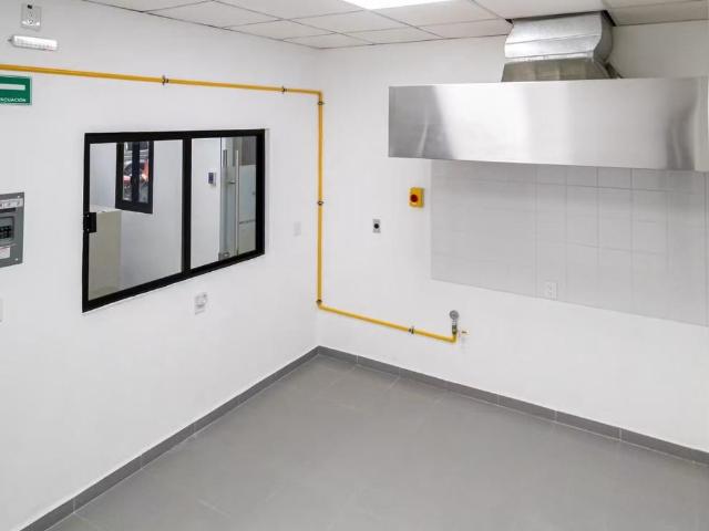 VENTA DE LOCAL COMERCIAL DENTRO DE PLAZA EN EL CAMPANARIO EN QUERETARO