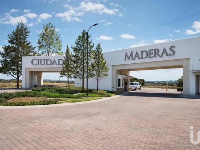 VENTA DE LOTE COMERCIAL EN CORREGIDORA