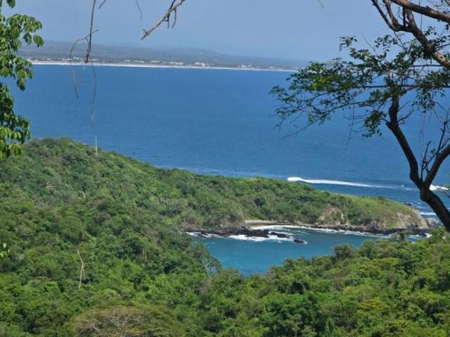 Venta de Lote Exclusivo con Vista a la Bahía de Zihuatanejo y Playa Larga
