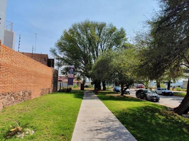 VENTA DE LOTE EN SAN JUAN DEL RIO QRO EN SANTUARIA FRACC PRIVADO CON CASA CLUB UBICADO EN EL CENTRO