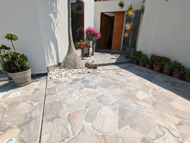 Venta de Moderna Casa en Cieneguilla con Jardines y Ubicación Premium