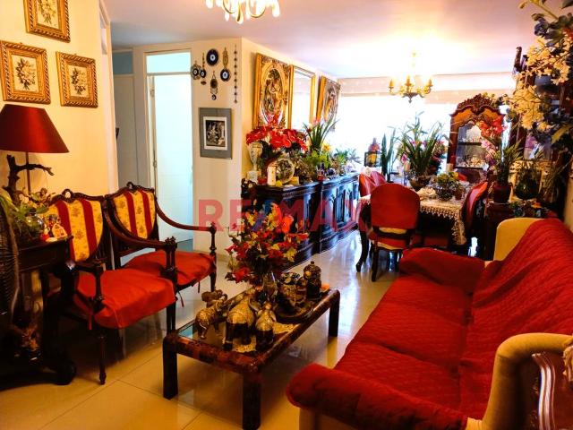 Venta De Moderno Departamento En Urb. Santa Beatriz