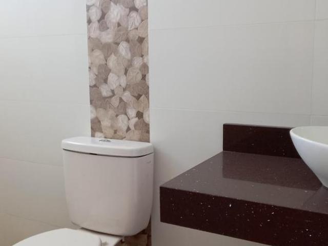 Venta de moderno departamento en urb. Privada de cerro colorado