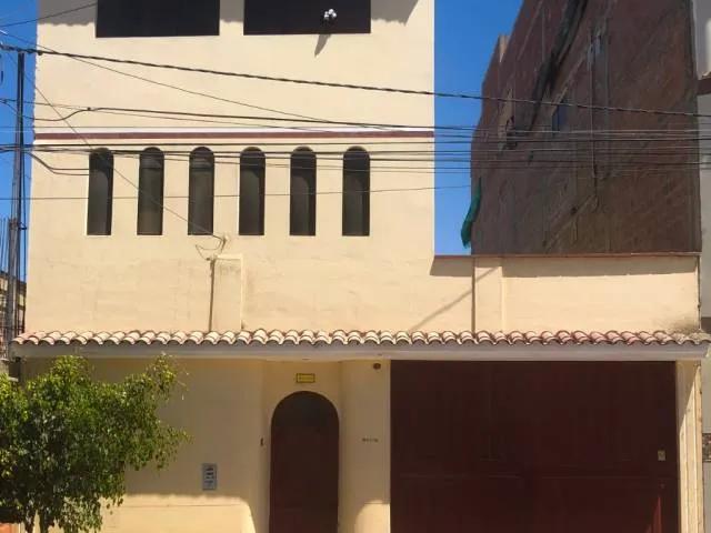 VENTA DE OCASION: CASA AMPLIA 2 PISOS A 3 MIN. DEL CENTRO DE TACNA