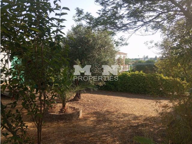 Venta de parcela con casa independiente en Almendralejo