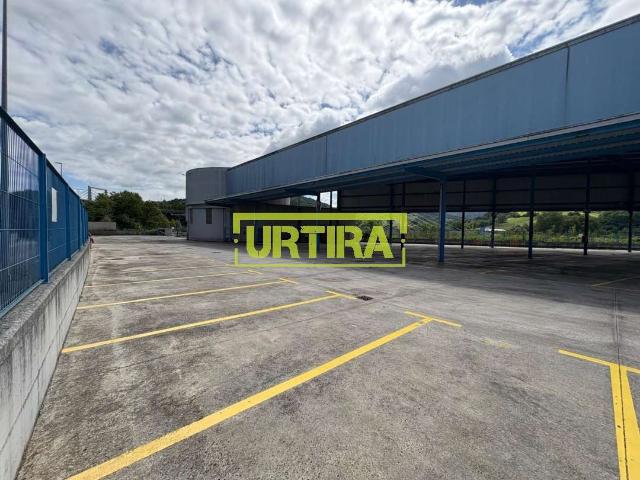 Venta de parcela industrial de 5.200m2 con 3.278m2 construidos