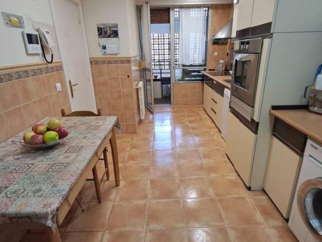 Venta de piso amplio en Indautxu, Bilbao