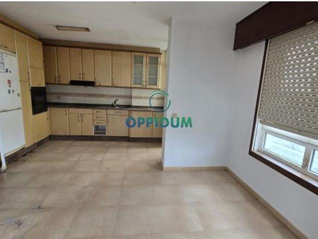 VENTA DE PISO DE 2 DORMITORIOS CON GARAJE Y TRASTERO EN NARÓN