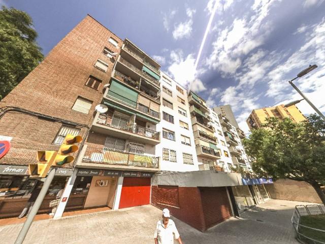 Venta de piso de 2 habitaciones en Ciutat Meridiana, Barcelona Capital