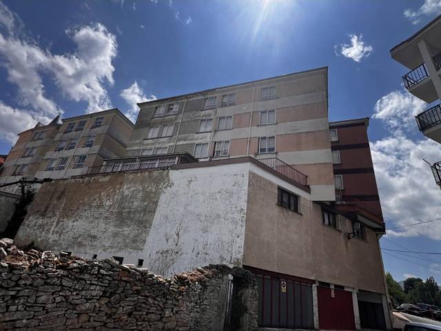 Venta de piso de 3 habitaciones en Espinosa de los Monteros