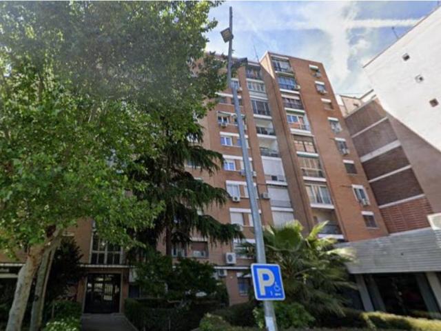 Venta de piso exterior en séptima planta en Madrid Capital, zona Imperial