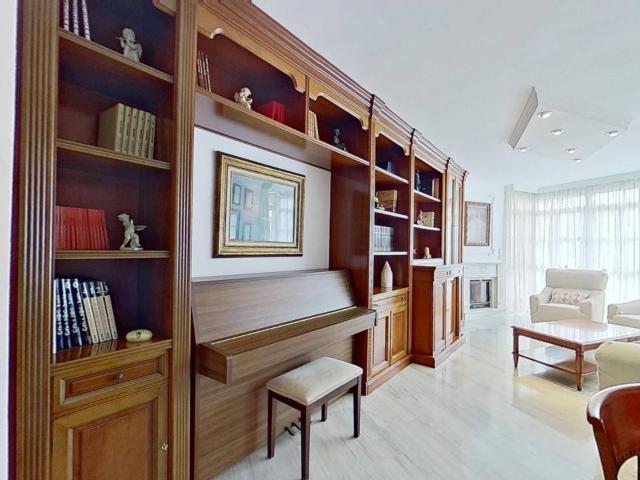 Venta de piso exterior de 4 habitaciones en La Victoria Conde Ureña, Málaga Capital