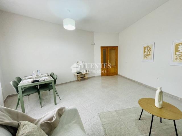Venta de piso exterior y adaptado en El Campello Pueblo
