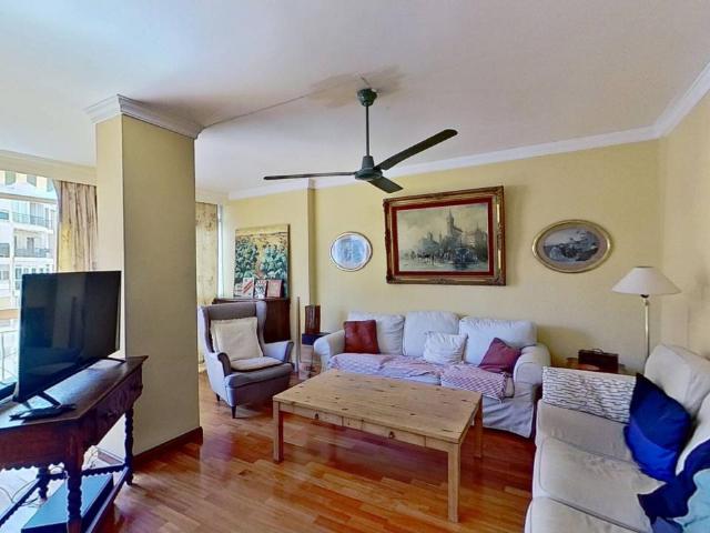 Venta de piso exterior y soleado en La Malagueta, Málaga Capital