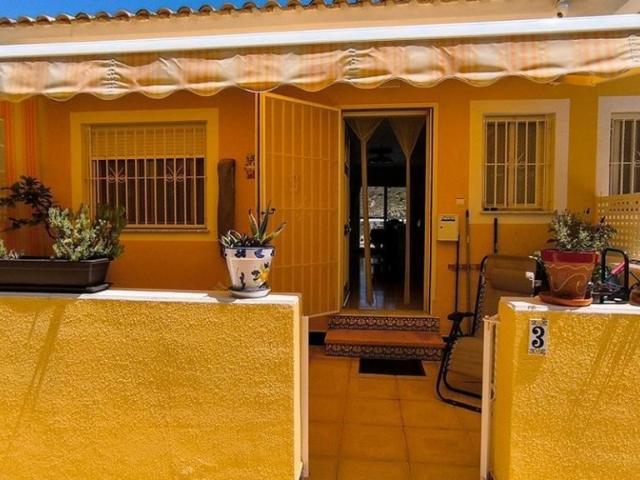 Venta de piso en Benijofar, de 75m2 con 2 dormitorios y 2 baños