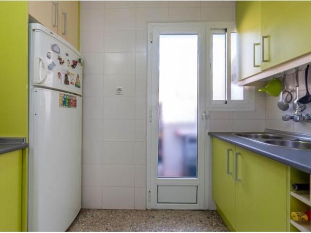 VENTA DE PISO EN CARTUJA DE 3 DORMITORIOS SEMIREFORMADO Y TOTALMENTE EXTERIOR