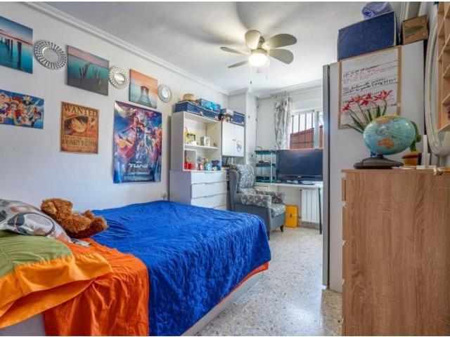 VENTA DE PISO EN CARTUJA DE 3 DORMITORIOS SEMIREFORMADO Y TOTALMENTE EXTERIOR