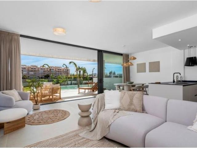 Venta de piso en La manga, de 112m2 con 2 dormitorios y 2 baños con plaza de garaje