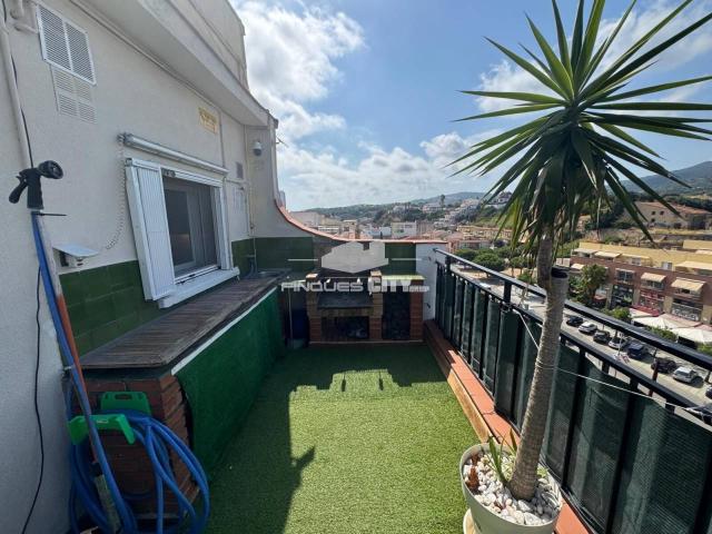 Sobreático con gran terraza, jacuzzi y parking en El Poblenou