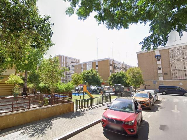 VENTA DE PISO EN SEVILLA+ ALMACEN