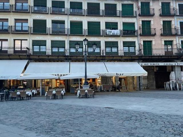 VENTA DE PISOS EN PLAZA MAYOR 4. PISOS: 2º, 3º Y BAJO