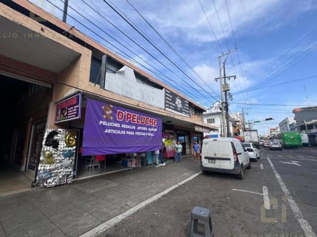 Venta de propiedad comercial en esquina con 3 frentes en el Centro de Veracruz sobre AV. Hidalgo