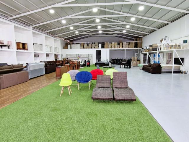 Venta de propiedad comercial en Quillota, 800 m2 con 2 dptos 2 locales y galpón. 17.452 UF