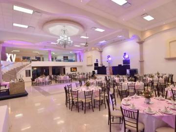 VENTA DE PROPIEDAD CON 2 SALONES DE EVENTOS