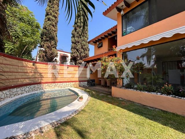 Venta de propiedad en Fraccionamiento con vigilancia, Col. Reforma, Cuernavaca, Morelos. Clave 5769