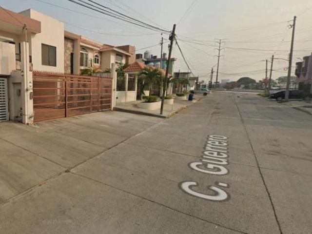 VENTA DE PRECIOSA CASA DE DOS PISOS EN CD MADERO, TAMAULIAPAS