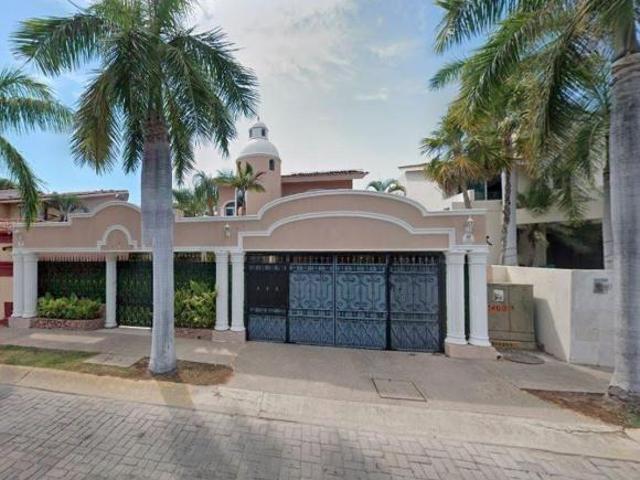 VENTA DE PRECIOSA CASA EN MARINA VALLARTA