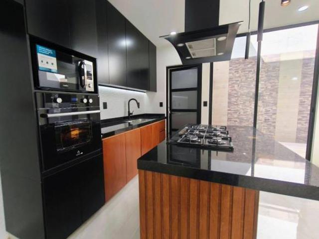 VENTA de preciosa casa en Rancho Santa Mónica coto Vilanova