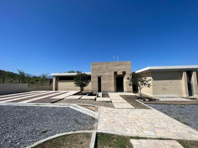 VENTA DE QUINTA CAMPESTRE EN MONTEMORELOS