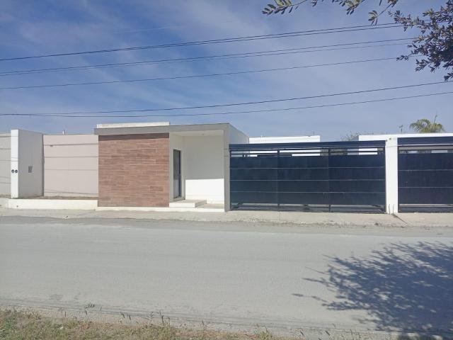 Venta de quinta en Ave principal en los Portales, Zuazua Nl