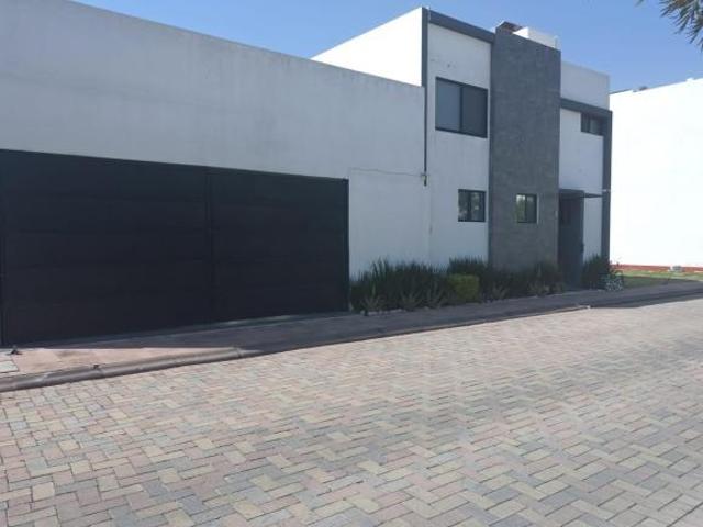VENTA DE RESIDENCIA AMUEBLADA Y EQUIPADA EN RESIDENCIAL PRIVADO