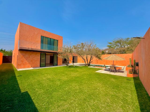 Venta de Residencia de Lujo en Club de Golf Santa Fe, Xochitepec, Morelos. Clave 6025
